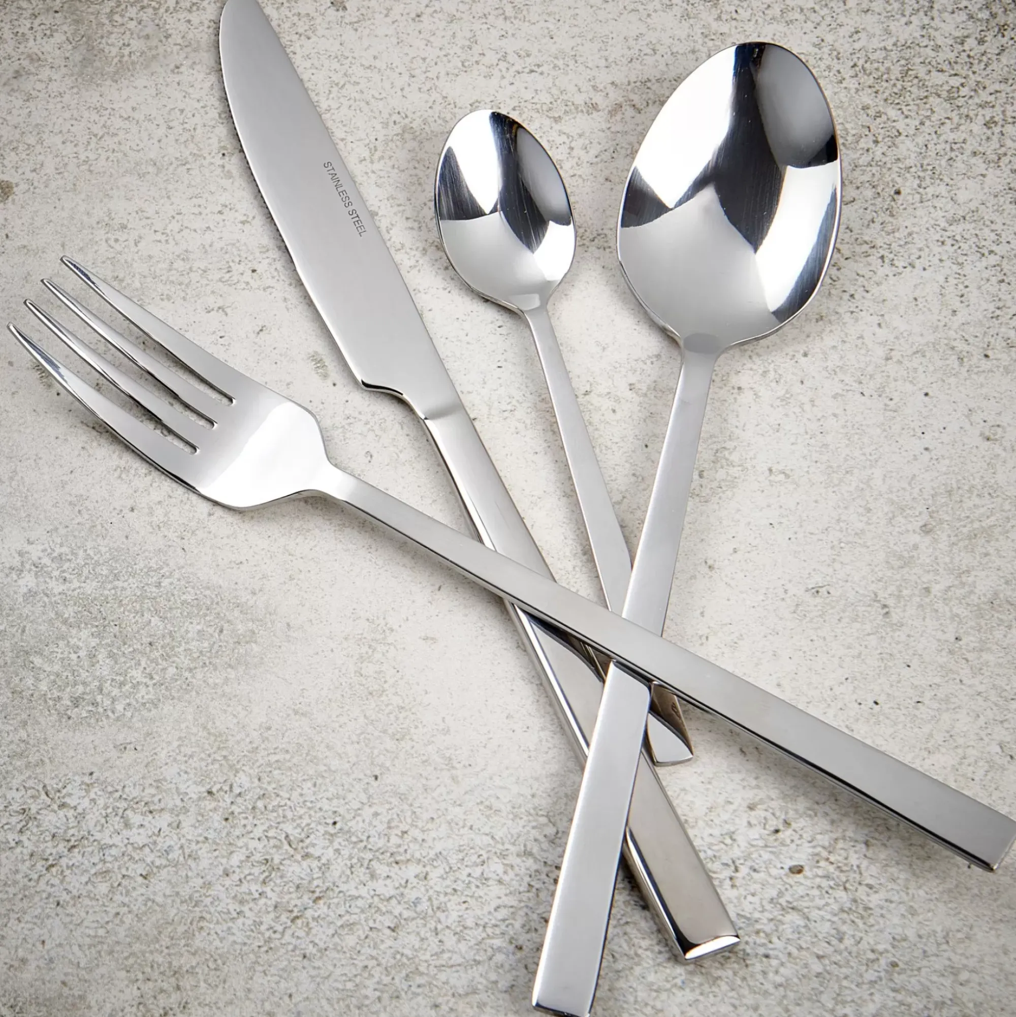 CASA Lugano Cuberteria 16 Piezas Plateado Hot